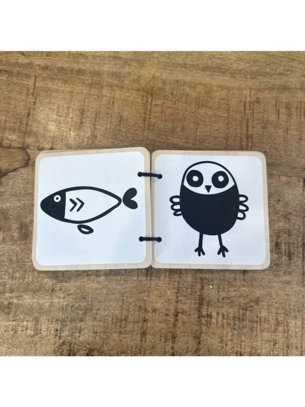 Lovevery Wooden Animal Book B&W Contrast - The Looker Play Kit 0-12 Weeks